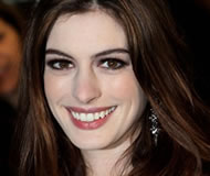 Anne_hathaway_pre_estreia_alice_peq