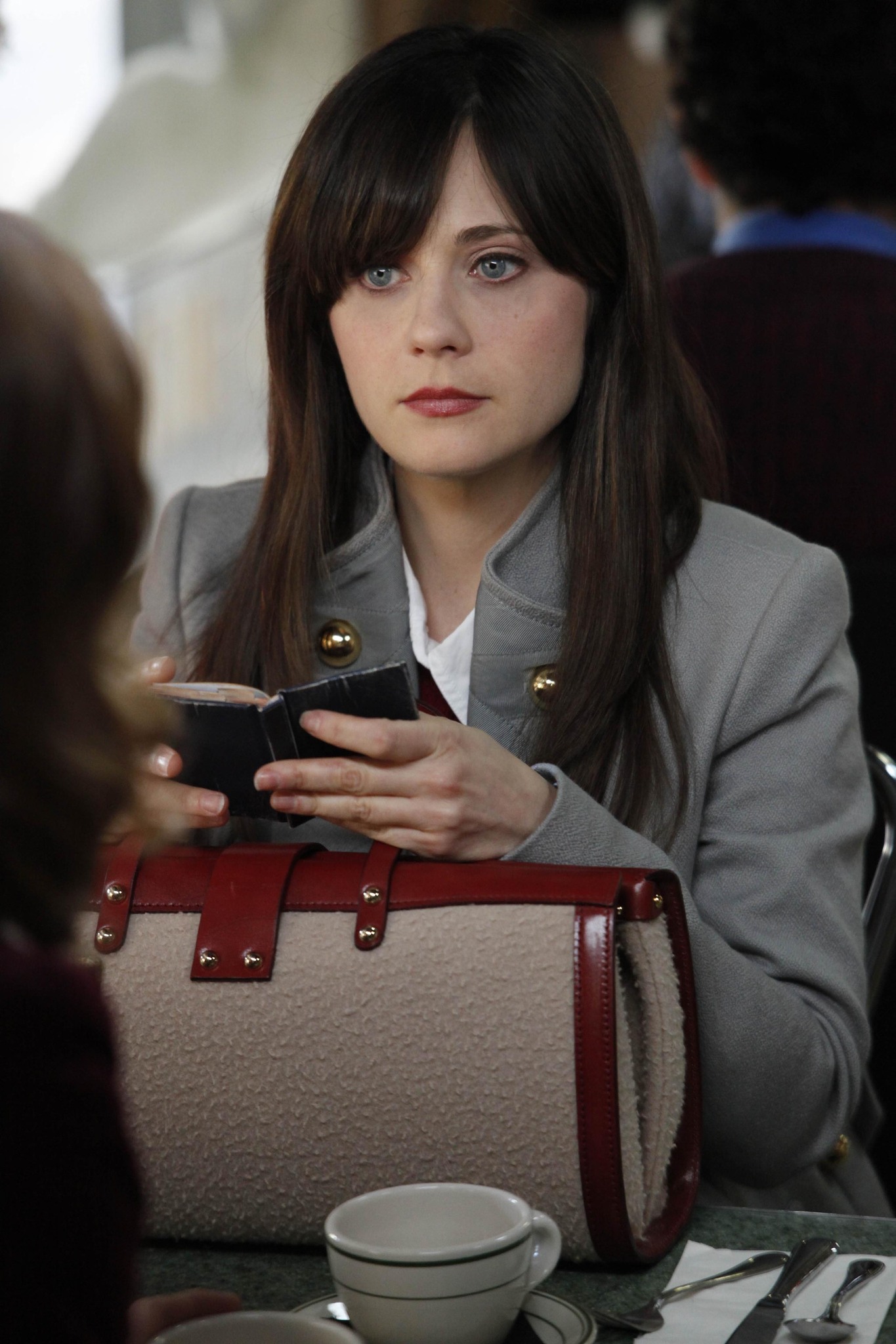 Bones_5x10_com_Zooey_Deschanel_2