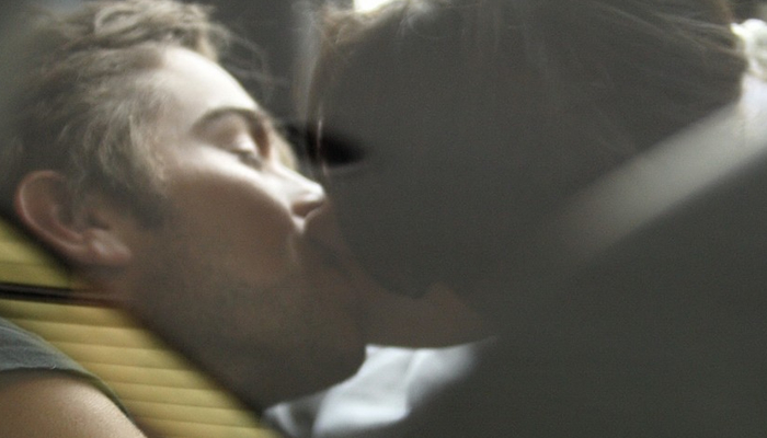 Chace_Crawford_Ashley_Green_Beijo3